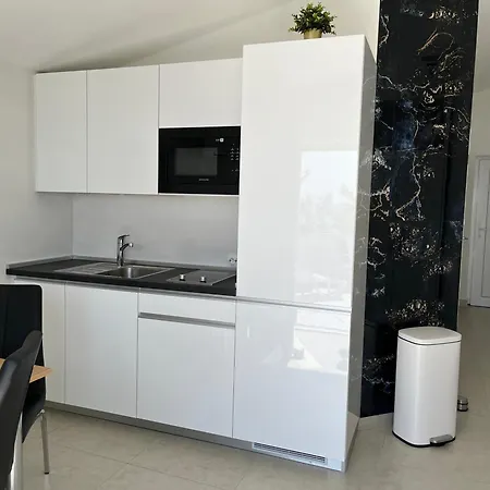 Mirakul Apartment Vir