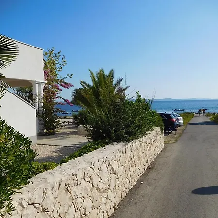 Mirakul Apartment Vir