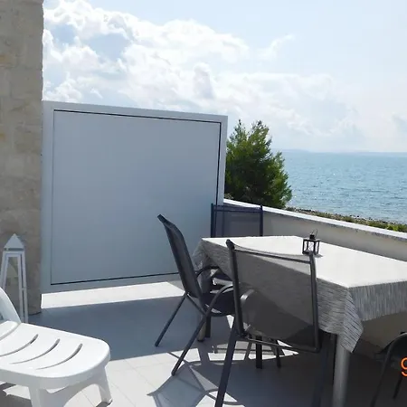 Mirakul Apartment Vir