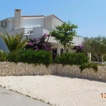 Apartment Mirakul Vir